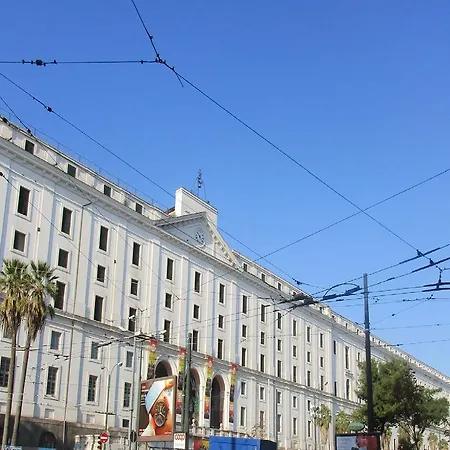 Nell'antico Palazzo Salsi Naples